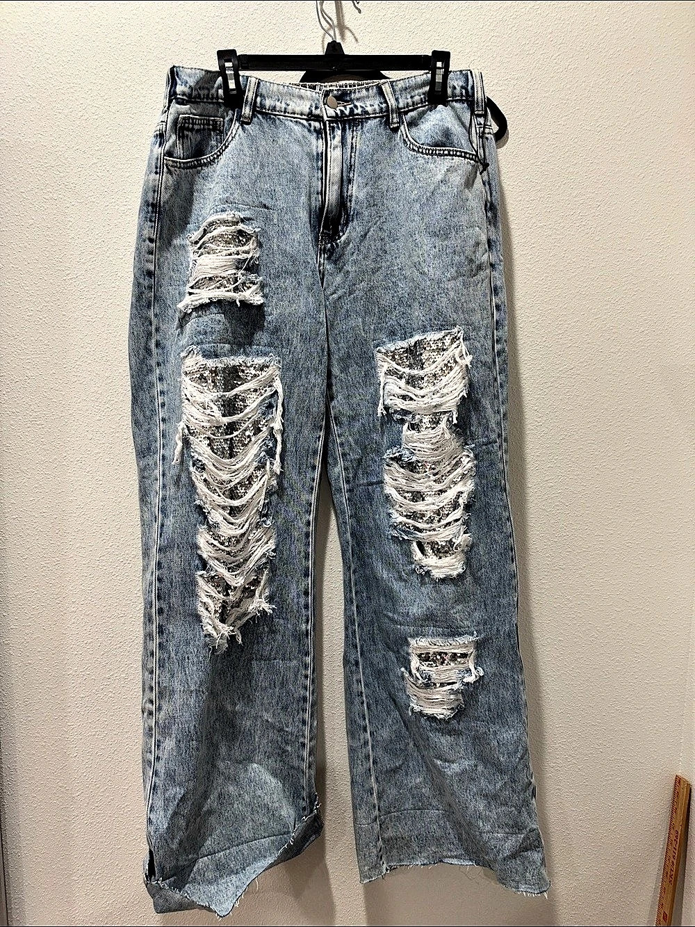 Olive & Hally Distressed Straight Leg Jeans in Blue